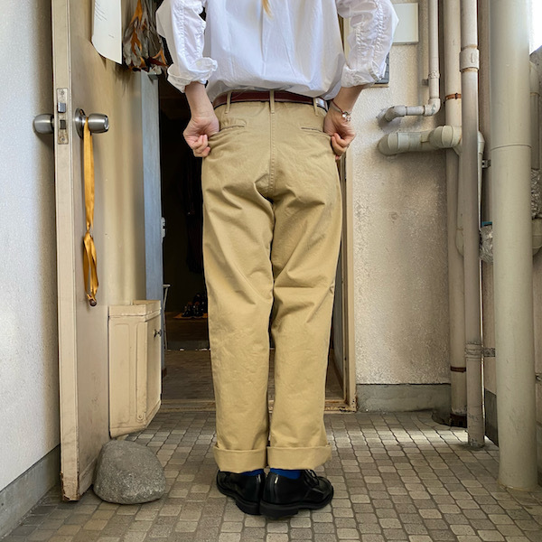 白シャツ と チノパン_d0364239_19344220.jpg