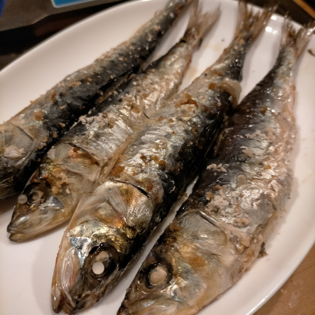 イワシをオーブンで塩焼き 線路マニアでアコースティックなギタリスト竹内いちろ 三重 四日市 イワシをオーブンで塩焼き 線路マニアでアコースティックなギタリスト竹内いちろ 三重 四日市