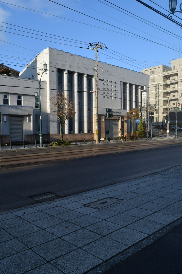 函館市末広町の旧百十三銀行本店(建築家・関根要太郎作品再見2021)_f0142606_23402376.jpg