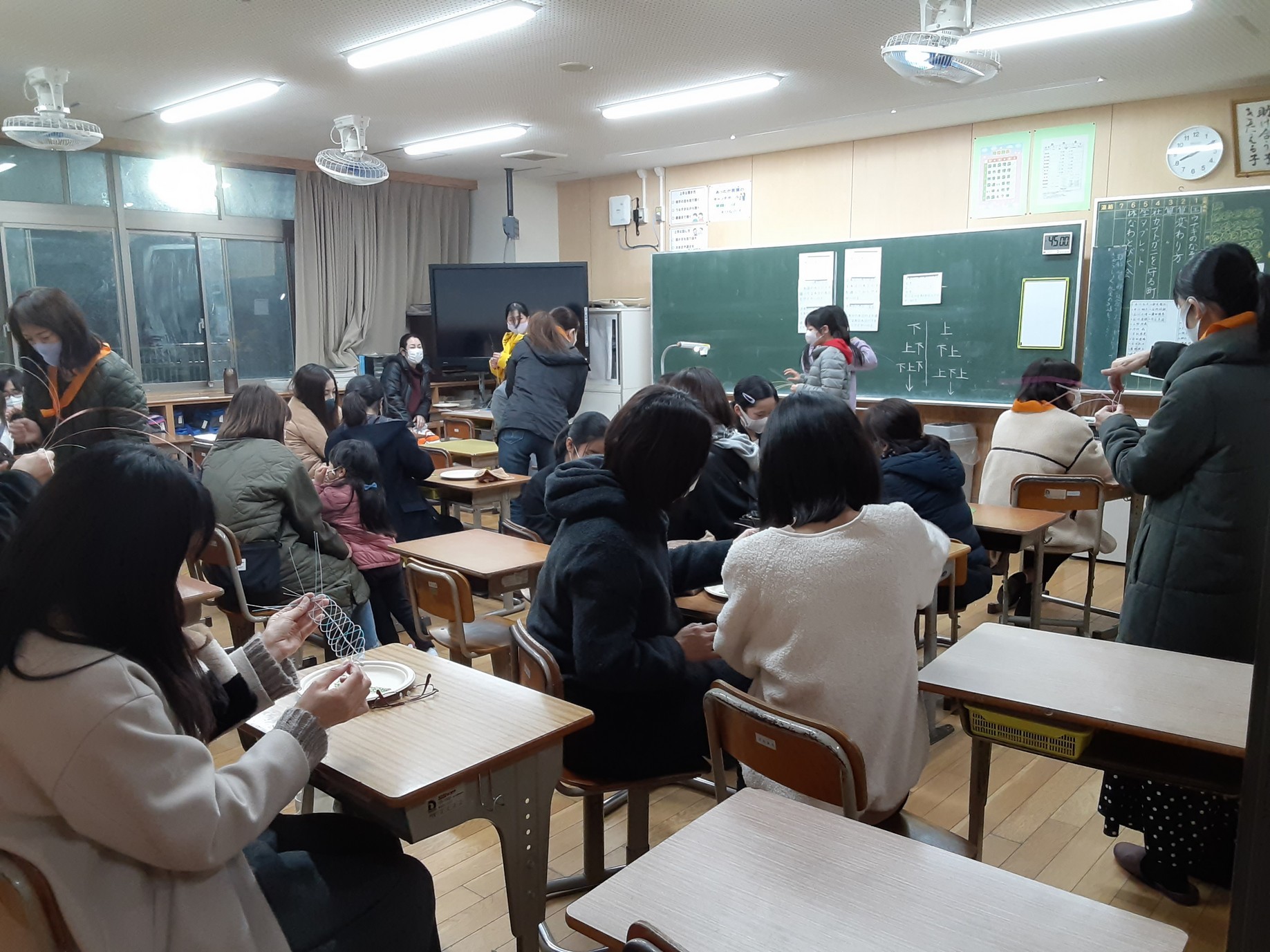 妻鳥小学校の卒業式用コサージュ_e0181051_18233013.jpg
