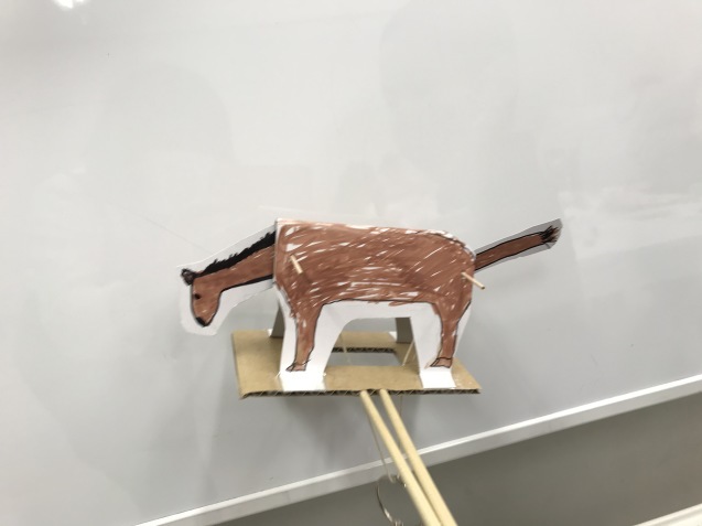 ふりこで動く馬や恐竜 動く工作_e0317274_18511872.jpg