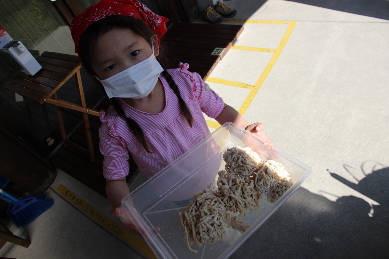 青空ようちえん〔週末〕親子で沖縄そばづくりwith麺家にらい(2/6)今年も並里店長さんに麺作りを教えてもらいました!_d0363878_18045373.jpeg