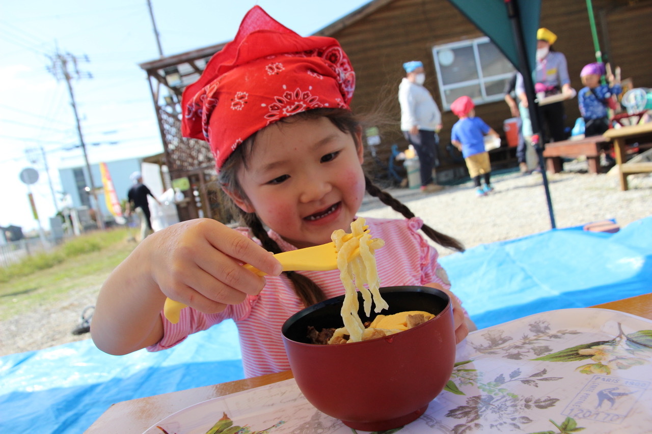 青空ようちえん〔週末〕親子で沖縄そばづくりwith麺家にらい(2/6)今年も並里店長さんに麺作りを教えてもらいました!_d0363878_18051016.jpeg