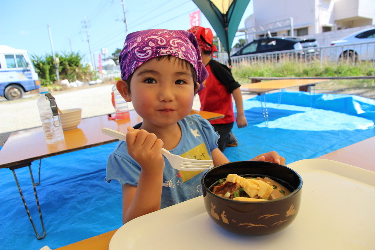 青空ようちえん〔週末〕親子で沖縄そばづくりwith麺家にらい(2/6)今年も並里店長さんに麺作りを教えてもらいました!_d0363878_18051142.jpeg