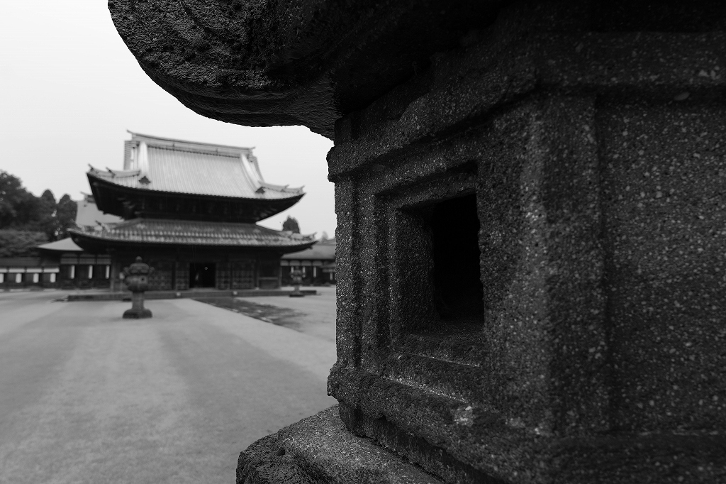 Sun rise to Sun set  LUMIX S5 光を追い求めての旅　Day4　瑞龍寺　その１_f0050534_09261563.jpg