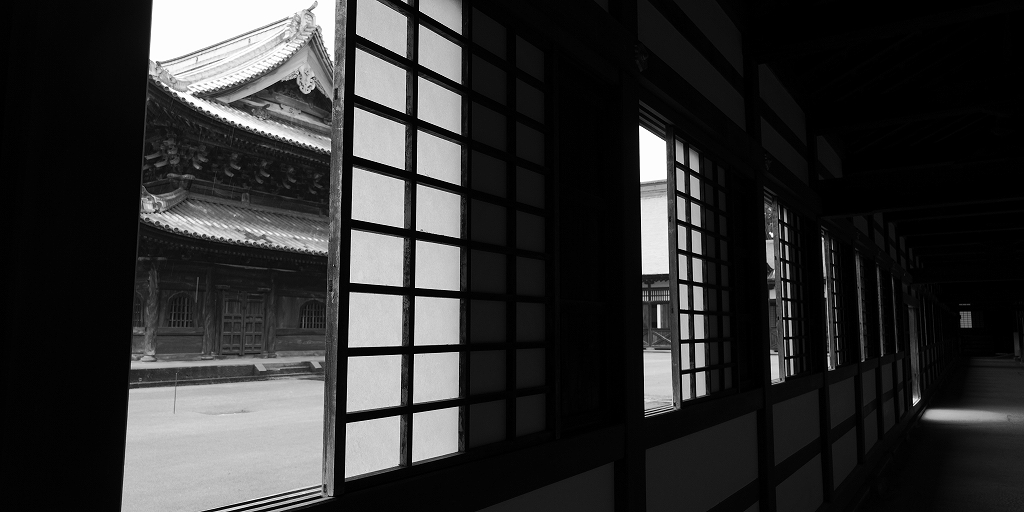 Sun rise to Sun set  LUMIX S5 光を追い求めての旅　Day4　瑞龍寺　その１_f0050534_09262664.jpg