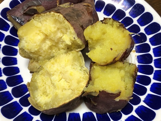 今日のおやつ ストウブ鍋で焼き芋 日々一歩づつ