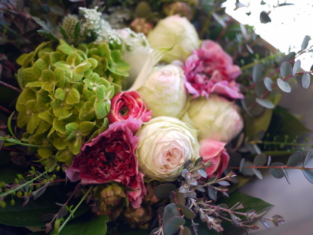 ご自分のお誕生日にお母様への感謝の花束 癒やしの雰囲気 感謝の花言葉を持つピンクのバラをメインに 真駒内緑町にお届け 21 02 02 札幌 花屋 Mell Flowers