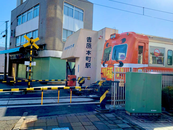 だるま電車が走る街_b0093221_00191893.jpg