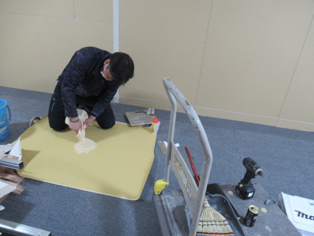 中野区㈱ＭＩＴ事務所内装リフォーム壁下地パテ処理工事。_a0214329_16062335.jpg