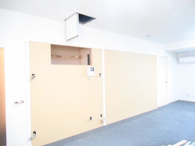 中野区㈱ＭＩＴ事務所内装リフォーム壁下地パテ処理工事。_a0214329_16105536.jpg