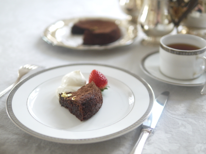 またお会いできる日を願って ガトーショコラ お茶をどうぞ