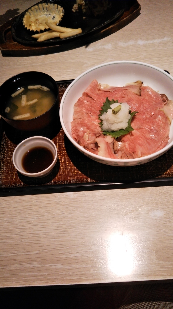 デニーズ 黒毛和牛のローストビーフ丼とおろしハンバーグ ペンネグラタン C ｂ ケーキバイキング ベーグルな日々
