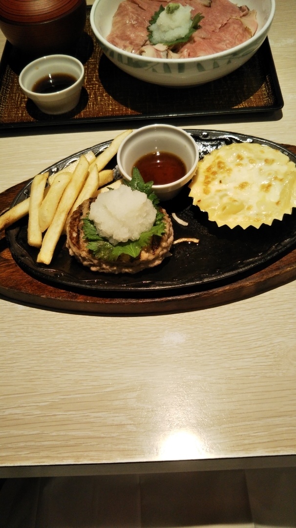 デニーズ 黒毛和牛のローストビーフ丼とおろしハンバーグ ペンネグラタン C ｂ ケーキバイキング ベーグルな日々