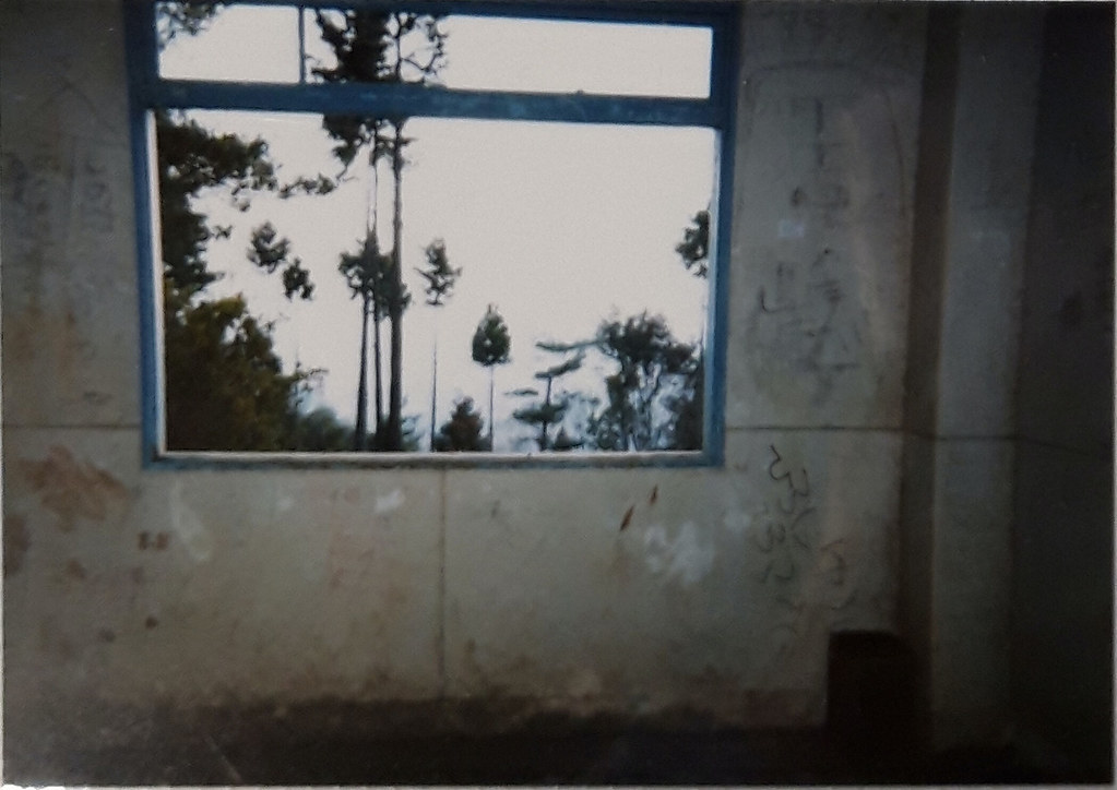 【七坂七不思議】1992/12竜王山ハイキングコースに神秘の巨岩と石仏を見に行った（写真は期待しない）【行場】_b0116271_10341783.jpg