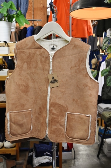 MOUTON VEST 英国 「当店別注モデル」_d0152280_21144042.jpg