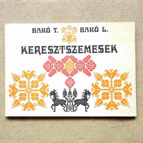 [24032]ハンガリー　ヴィンテージ　刺繍パターン本　「KERESZTSZEMESEK」 _c0317113_16512151.jpg