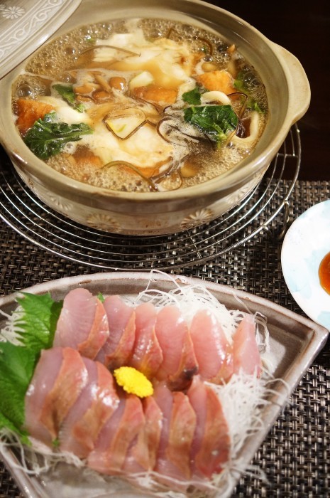 ■晩ご飯【鍋焼き力うどん　焼き餅・なめこ・法蓮草・ごぼう天入り／ブリのお刺身】_b0033423_21471155.jpg