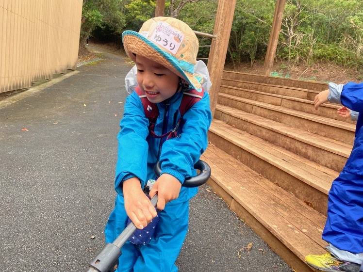 青空ようちえん〔週末〕メダカ池あそび(2/11)雨の日だって青空メンバーは外遊び!って、今日はやばい!池遊びのはずが3kmも歩いた?!_d0363878_18140232.jpg