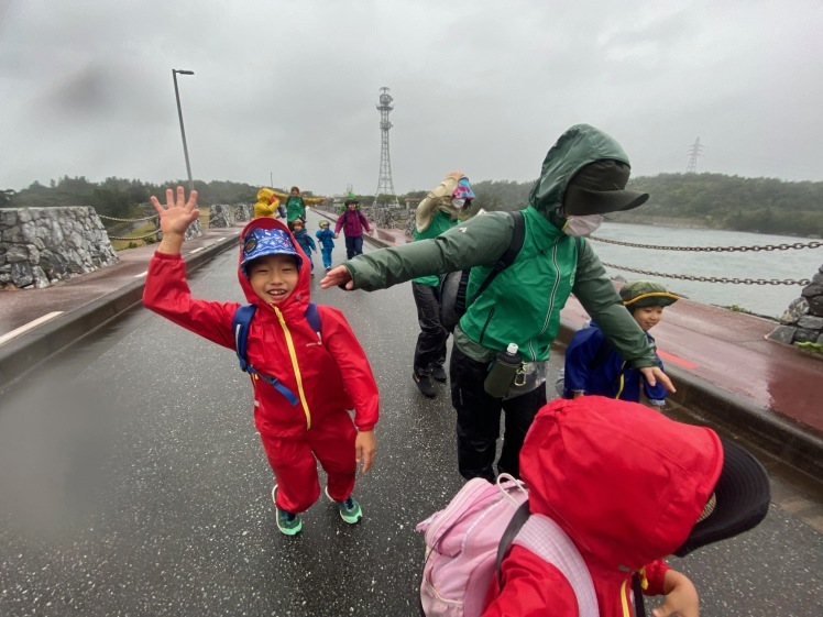 青空ようちえん〔週末〕メダカ池あそび(2/11)雨の日だって青空メンバーは外遊び!って、今日はやばい!池遊びのはずが3kmも歩いた?!_d0363878_18170938.jpg