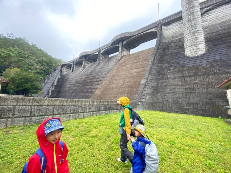 青空ようちえん〔週末〕メダカ池あそび(2/11)雨の日だって青空メンバーは外遊び!って、今日はやばい!池遊びのはずが3kmも歩いた?!_d0363878_18185927.jpg