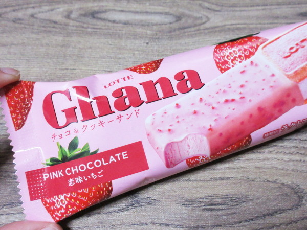 Ghana チョコ&クッキーサンド 恋味いちご@ロッテ_c0152767_13554169.jpg
