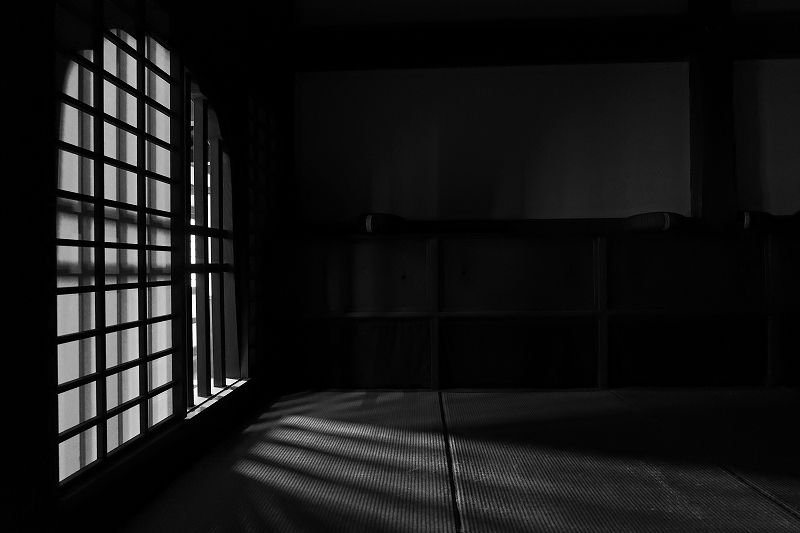 Sun rise to Sun set  LUMIX S5 光を追い求めての旅　Day4　瑞龍寺　ISO51200　その３　座禅道場_f0050534_09523445.jpg