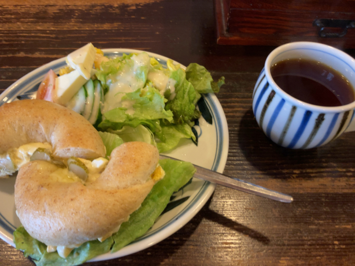 2 15 可否庵 タマゴ ピクルス チーズのベーグルにコーヒー大盛 歌うように 歌うようにペダルをまわしたい