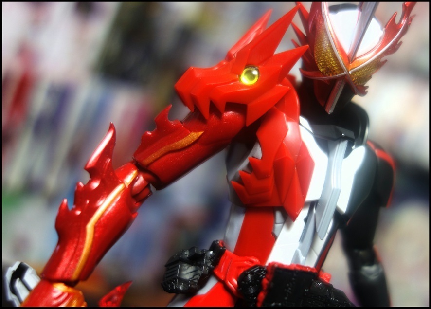 S.H.Figuarts 仮面ライダーセイバー ブレイブドラゴンをレビュー【腰マントが一切邪魔にならない!!】_f0205396_12325010.jpg