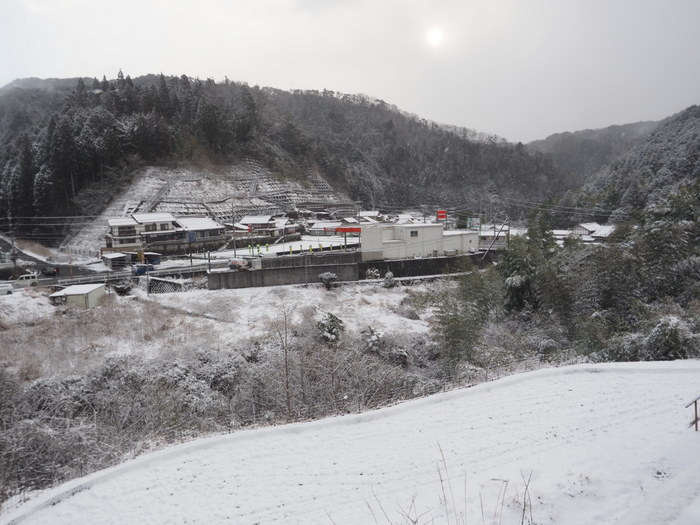ゴミ出しに行き、雪景色_c0116915_22553249.jpg