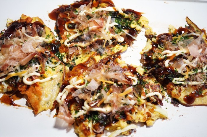■ランチ【野菜と卵多めのお好み焼き】一度に５個を纏めてプレートで焼いてしまった！！（笑）_b0033423_22105737.jpg