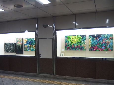 青葉通地下道ウィンドウの展示中_c0267475_11053088.jpg