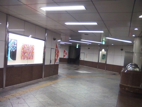 青葉通地下道ウィンドウの展示中_c0267475_11054234.jpg