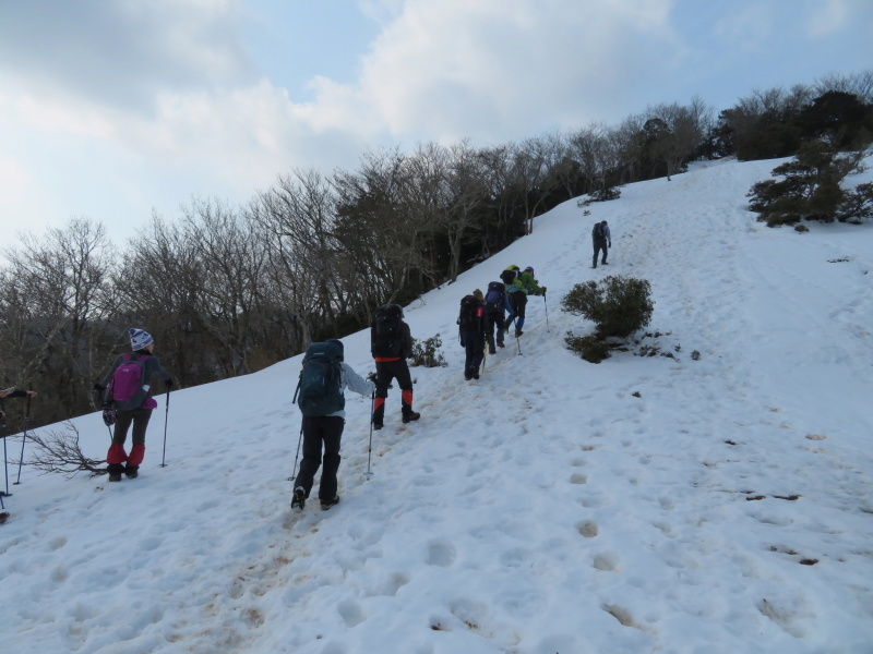 登山者が多かった　養老山 (859M)　　小倉山登頂 編_d0170615_09504630.jpg