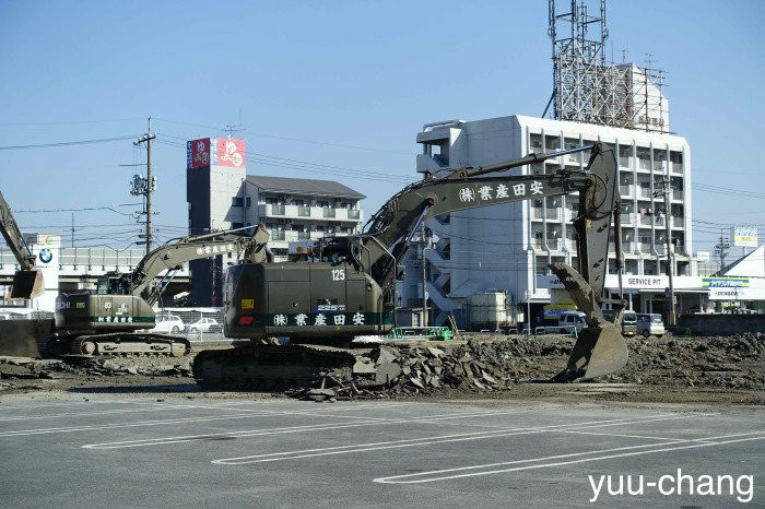 フタバ図書跡地と重機 下手糞でも楽しめりゃいいじゃんphoto Blog