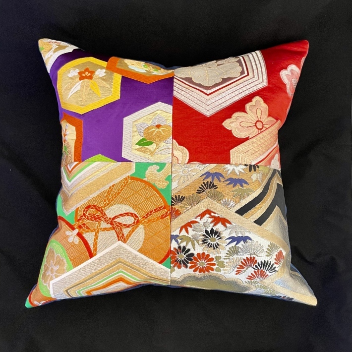 着物の帯のリメイクで素敵なクッションが完成しました。 : Sew Easy