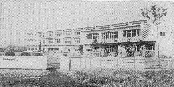 埼玉県朝霞市立朝霞第一中学校(建築家・関根要太郎作品研究)_f0142606_02045730.jpg