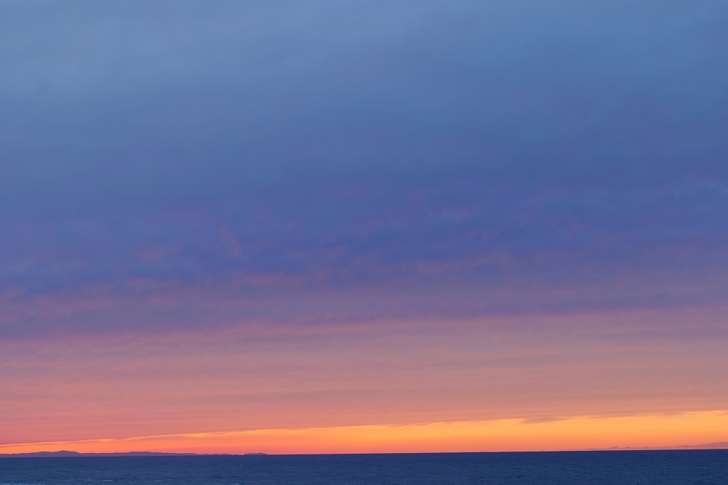 Sun rise to Sun set  LUMIX S5 光を追い求めての旅　Day4　Final 日本海　親不知　その2 45分間のドラマ_f0050534_21431910.jpg