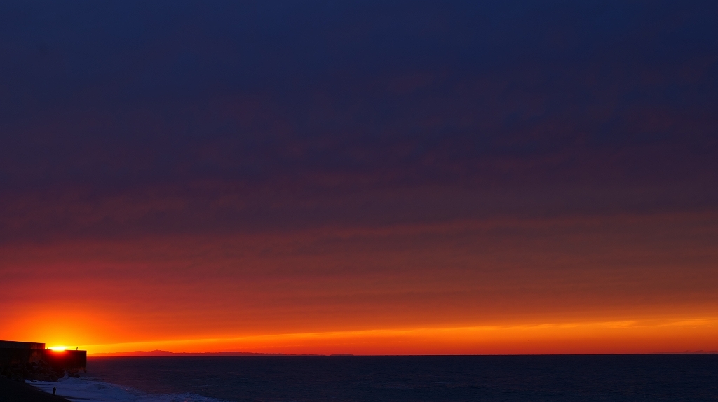 Sun rise to Sun set  LUMIX S5 光を追い求めての旅　Day4　Final 日本海　親不知　その2 45分間のドラマ_f0050534_21432498.jpg