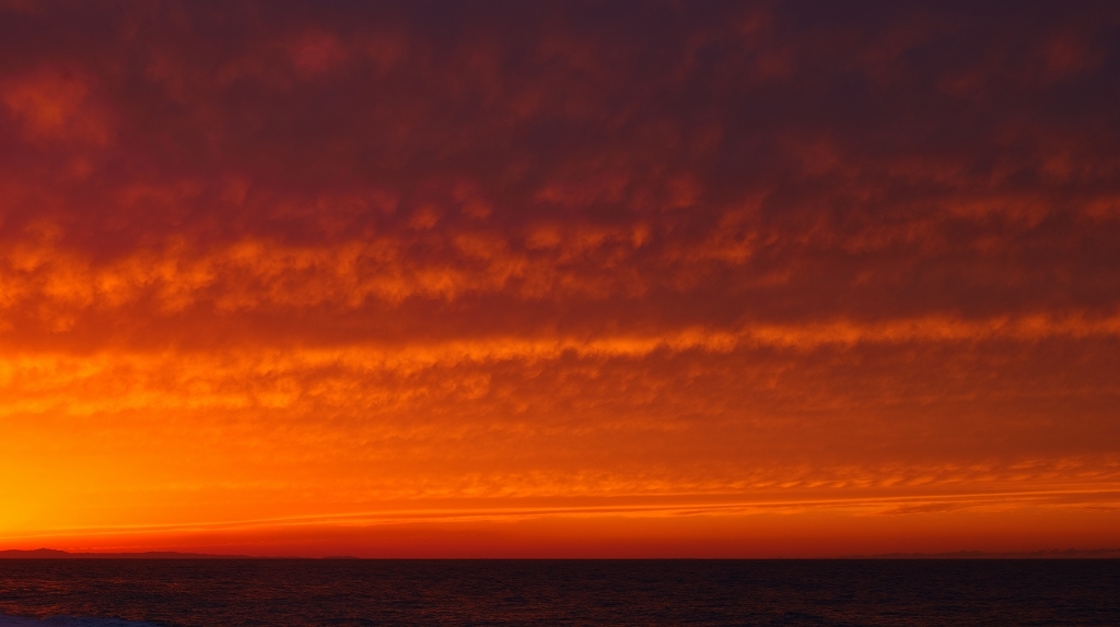 Sun rise to Sun set  LUMIX S5 光を追い求めての旅　Day4　Final 日本海　親不知　その2 45分間のドラマ_f0050534_21432953.jpg
