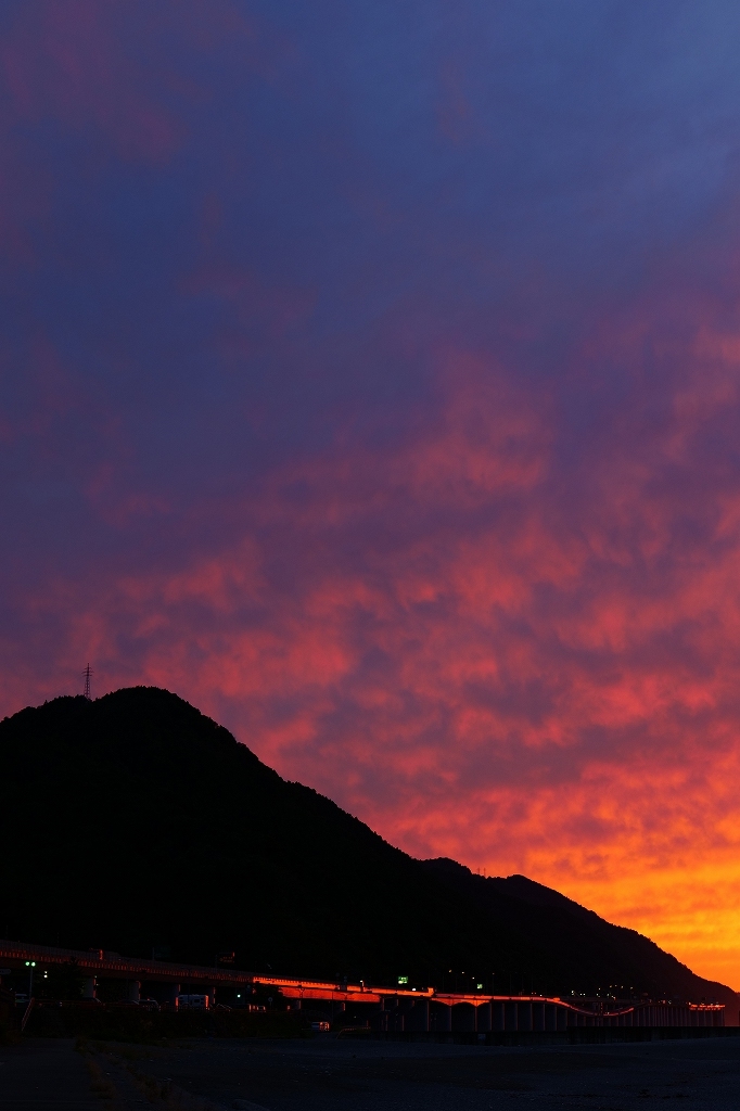 Sun rise to Sun set  LUMIX S5 光を追い求めての旅　Day4　Final 日本海　親不知　その2 45分間のドラマ_f0050534_21434958.jpg