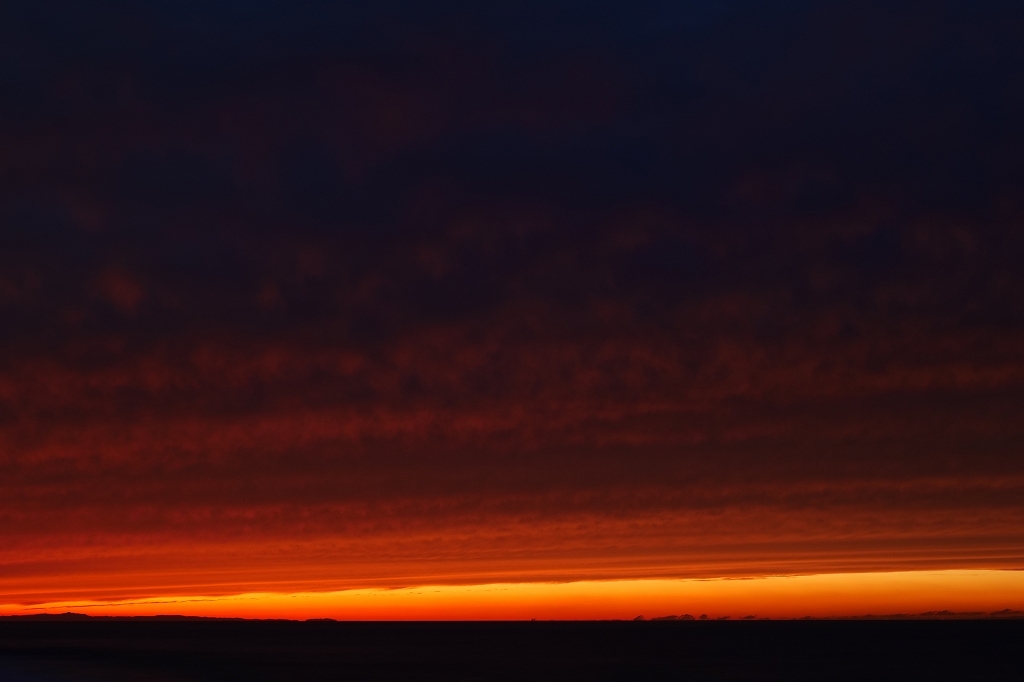 Sun rise to Sun set  LUMIX S5 光を追い求めての旅　Day4　Final 日本海　親不知　その2 45分間のドラマ_f0050534_21440739.jpg