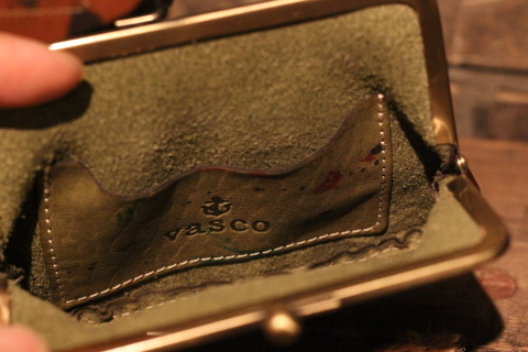 「VASCO」 ただただ雰囲気のある \"PAINT LEATHER COIN PURSE\" ご紹介_f0191324_08060832.jpg