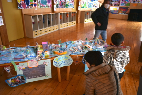 変化する大地太陽幼稚園の「生活イメージ展」_b0068572_18174627.jpg