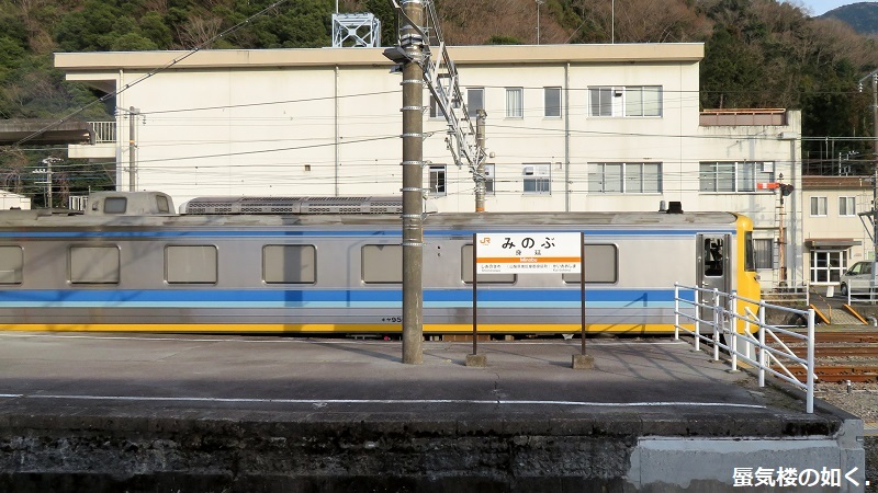 キヤ95系軌道・電気総合試験車 DR1編成と出会いました、身延駅ホームでゆるキャン△S2探訪時に_e0304702_18104564.jpg