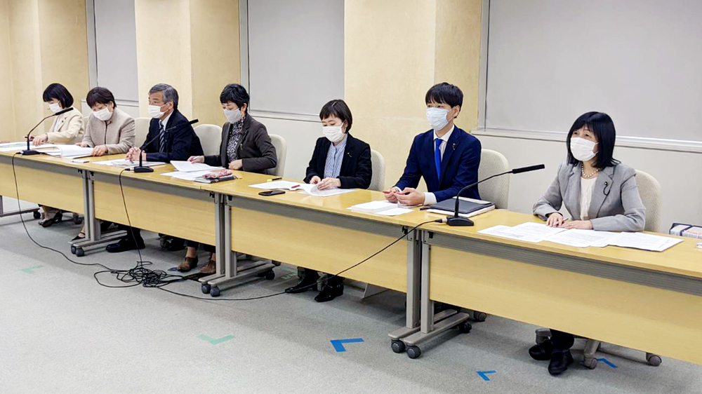 共産党都議団 条例案や調査結果を発表_b0190576_18031034.jpg