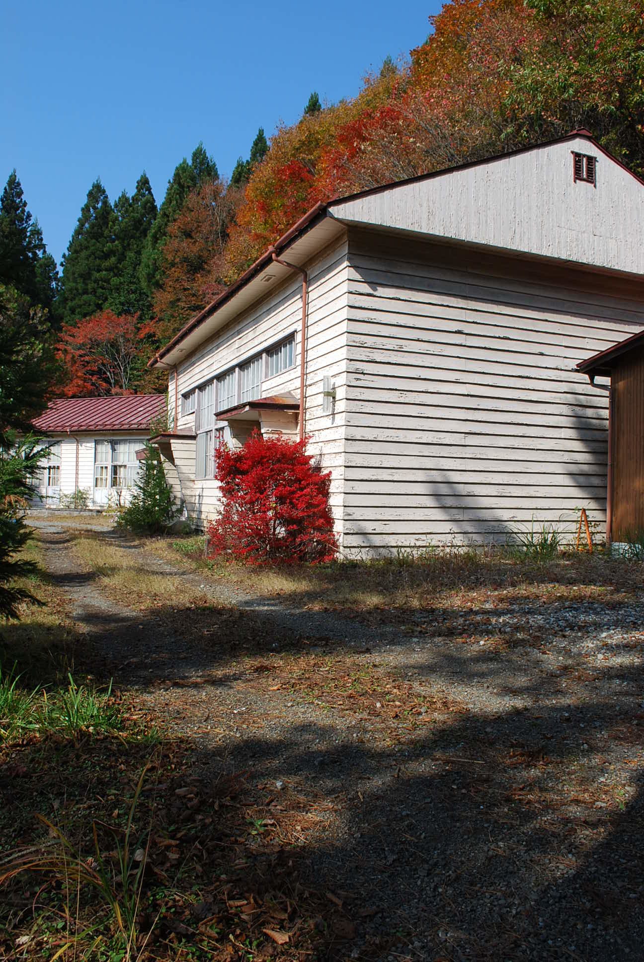 埼玉県旧秩父郡大滝村立小学校三峰分校(建築家・関根要太郎参考作品)_f0142606_10152581.jpg