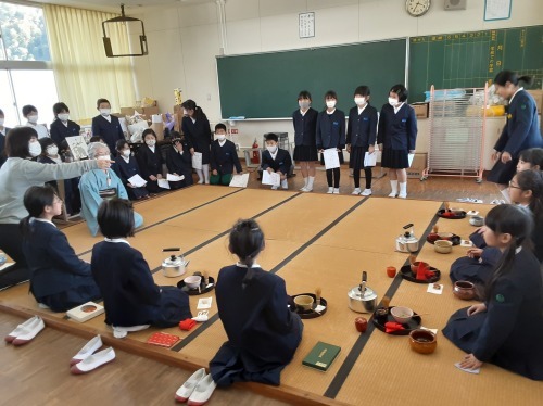 金生第2小学校のお茶クラブ_e0181051_17530424.jpg
