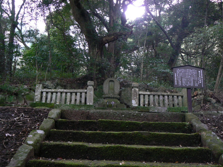 2007/3/31【神奈川県小田原花見】幽邃の長興山しだれ桜と玉宝寺五百羅漢【春日局の小田原墓】_b0116271_21204634.jpg