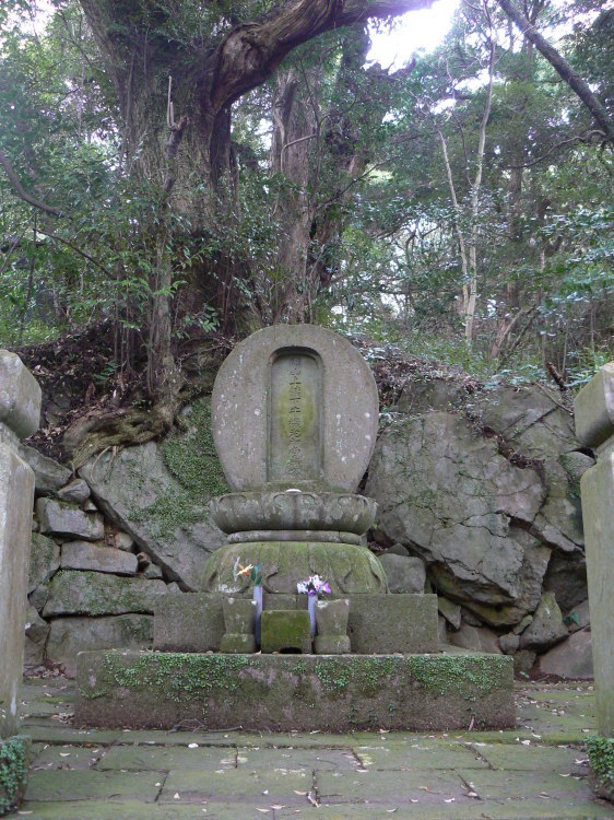 2007/3/31【神奈川県小田原花見】幽邃の長興山しだれ桜と玉宝寺五百羅漢【春日局の小田原墓】_b0116271_21204746.jpg